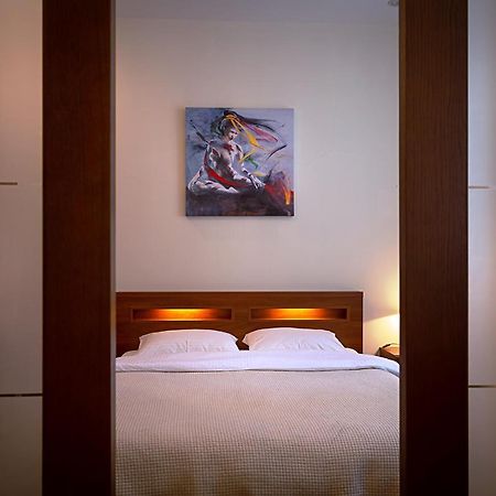 Kyiv High Standard Apartment Bagian luar foto